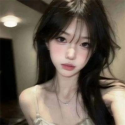 他在窥着你